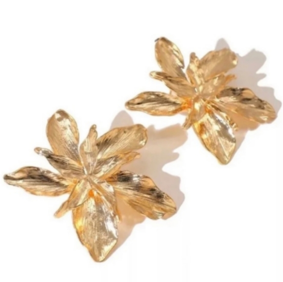 Big Gold Flower 3D Floral Bold Glam Statement Earrings XL Flowers Botanical Post - Picture 1 of 4